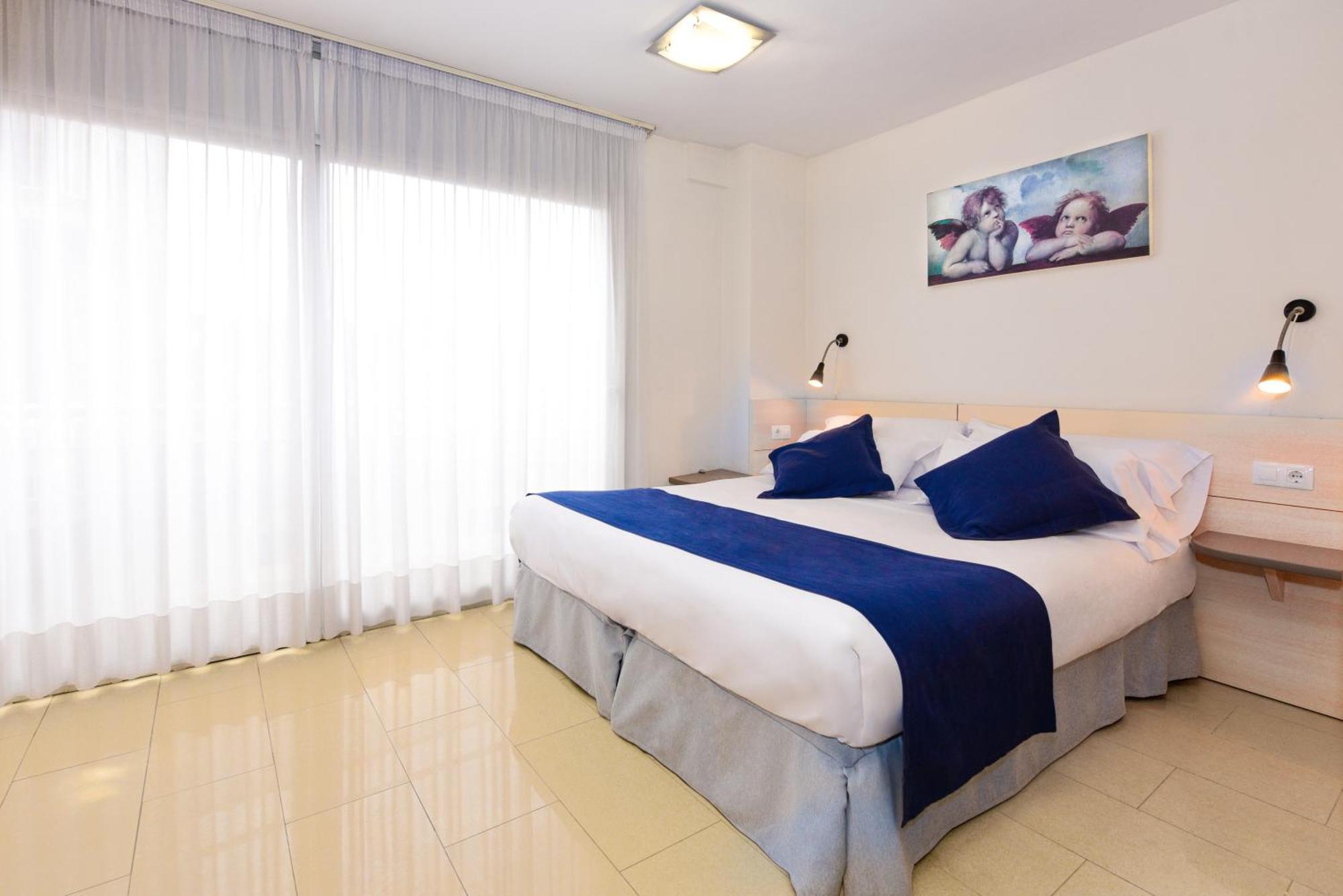 Neptuno Apartments Calella Oda fotoğraf